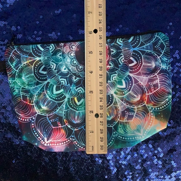 ✨Galaxy Henna Zipper Pouch✨ - NEW - Picture 3 of 3